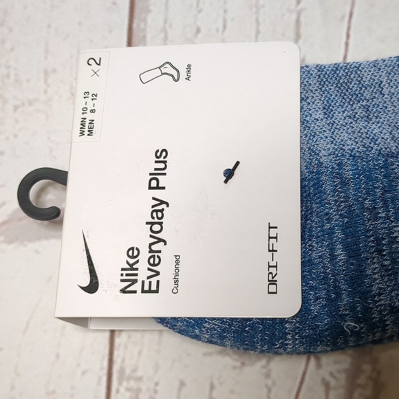 (NWT) Nike Dri-Fit 'Everyday Plus' Ankle Socks Men's 8-12 / Women's 10-13 - Picture 2 of 4